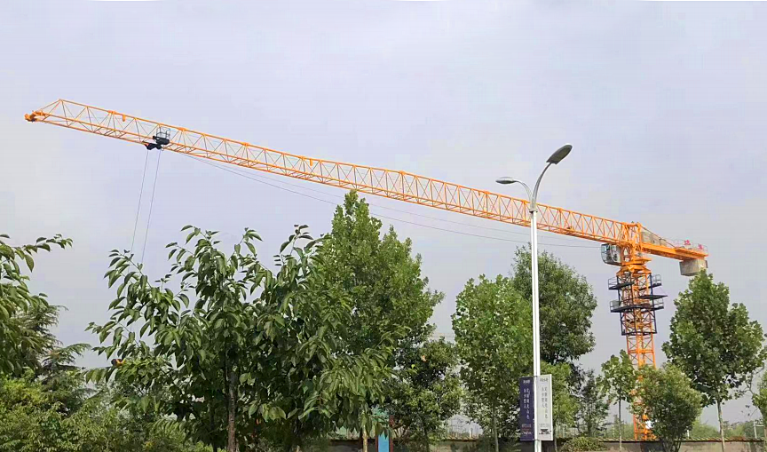 鴻達(dá)塔吊鴻達(dá)重工HPB100塔機(jī)在俄羅斯再次揚(yáng)威